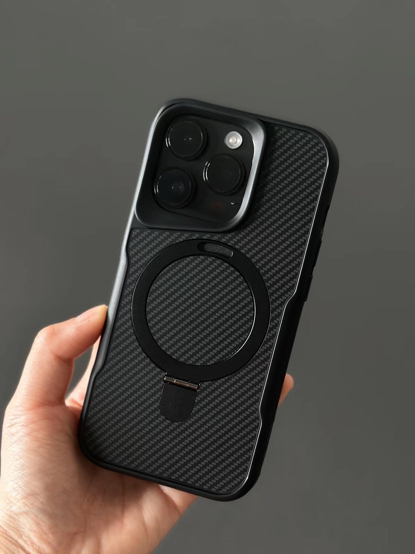ZEERA MagDefender Pro: Premium MagSafe Kickstand Case with Carbon Fiber Texture