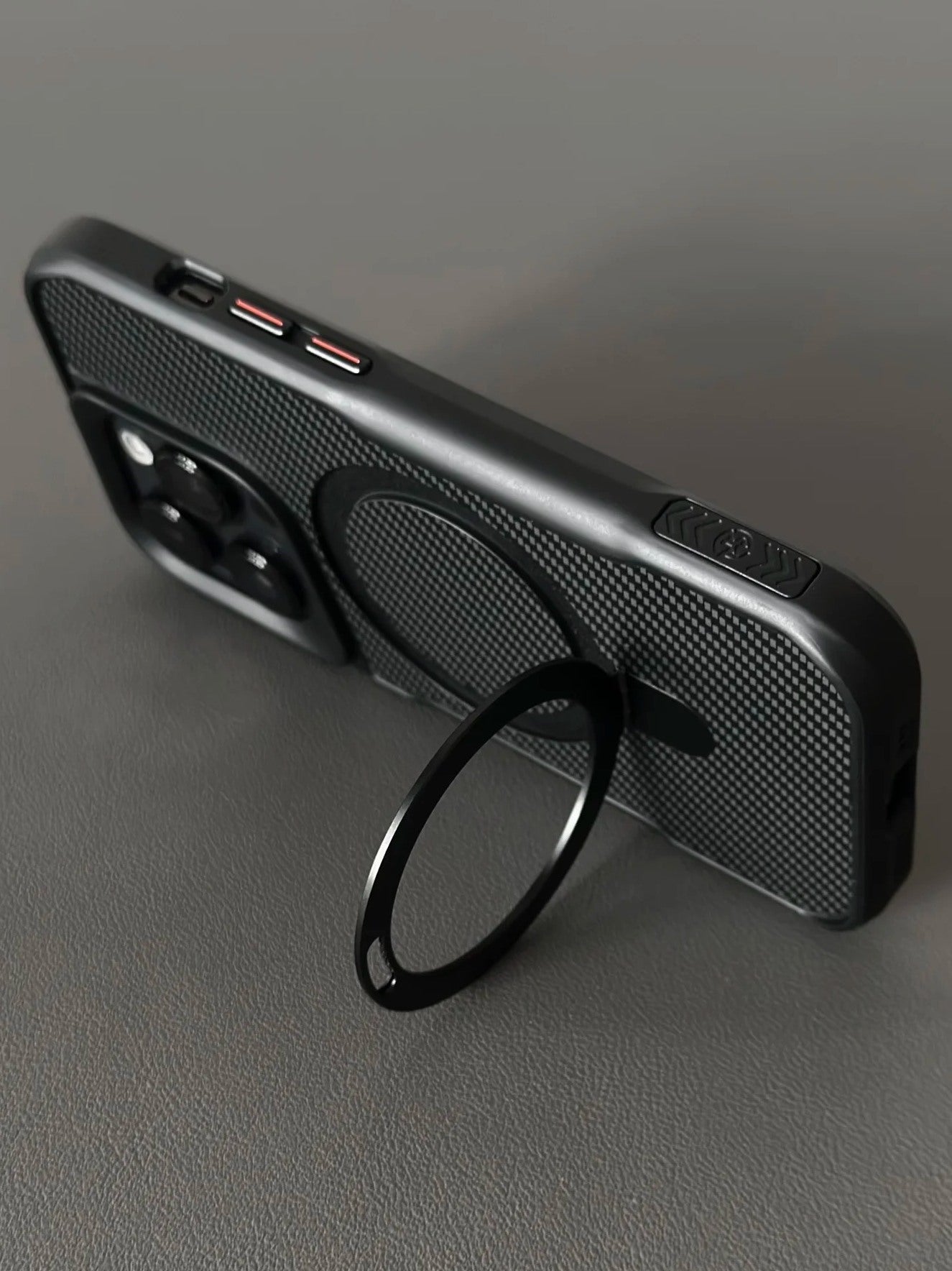 ZEERA MagDefender Pro: Premium MagSafe Kickstand Case with Carbon Fiber Texture