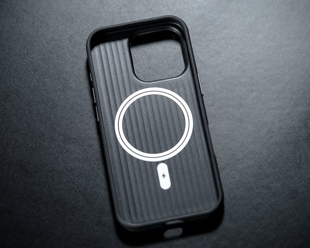 ZEERA MagFusion Pro: The Ultimate MagSafe Case with Leather, Carbon Fiber, and Denim Fusion Texture