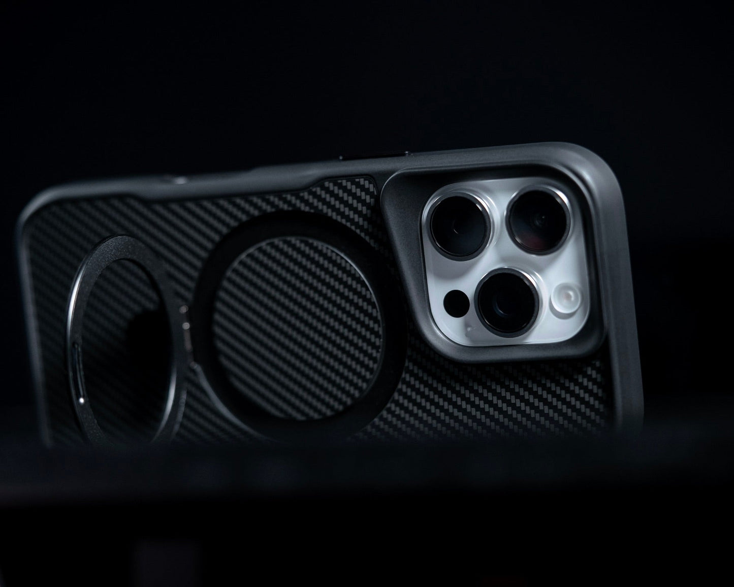 ZEERA MagDefender Pro: Premium MagSafe Kickstand Case with Carbon Fiber Texture